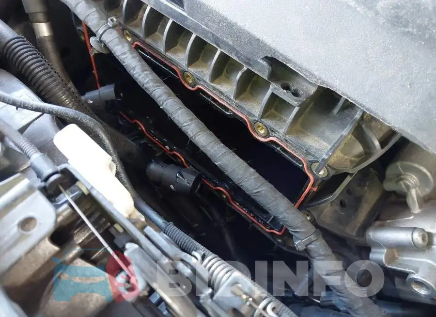 1FMCU0GD8HUD16093 Photo# 6