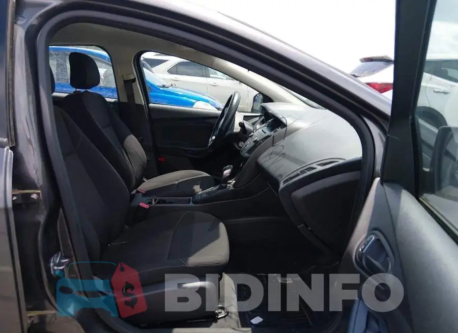 1FADP3E26GL241049 Photo# 5