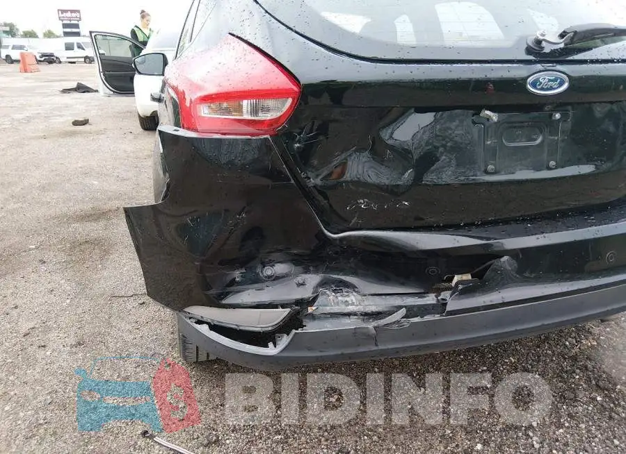 1FADP3M22HL229693 Photo# 6