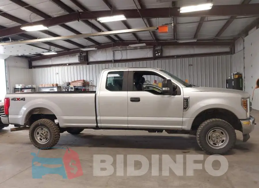 1FT7X2B68JEC83940 Photo# 16