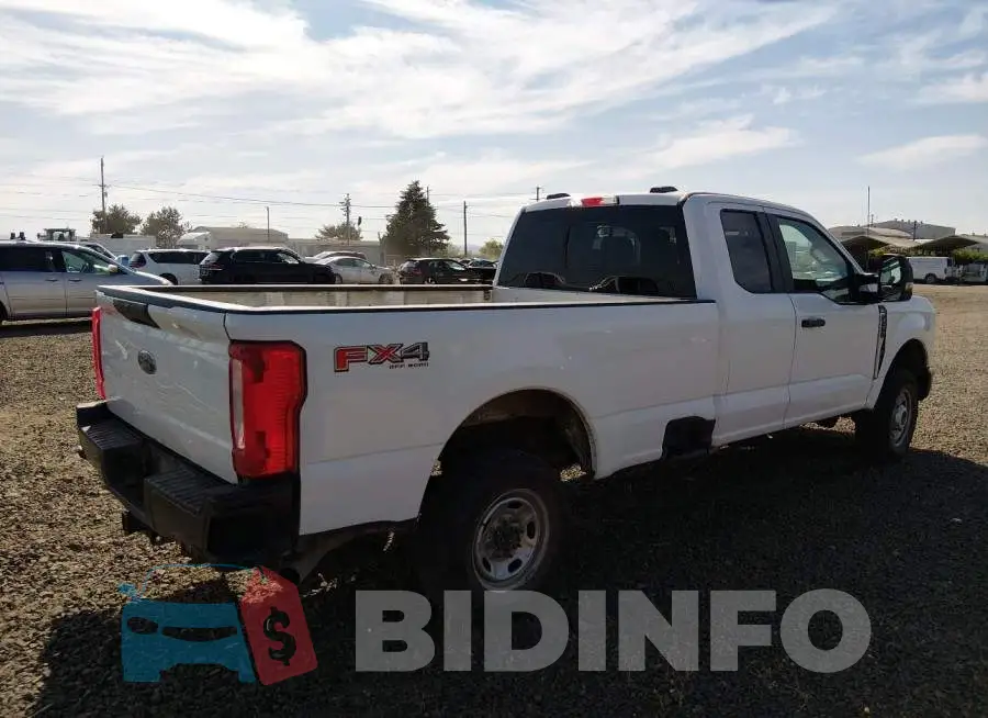 1FT7X2BA2PED80449 Photo# 4