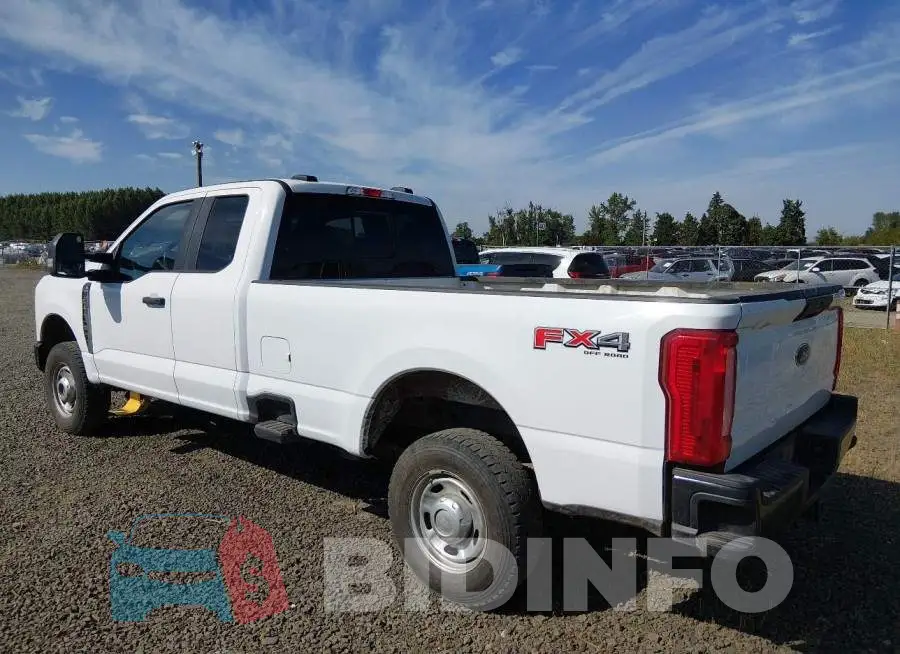 1FT7X2BA2PED80449 Photo# 3