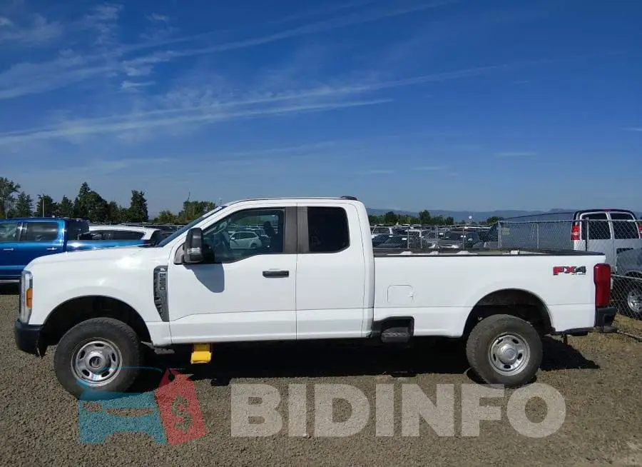 1FT7X2BA2PED80449 Photo# 17