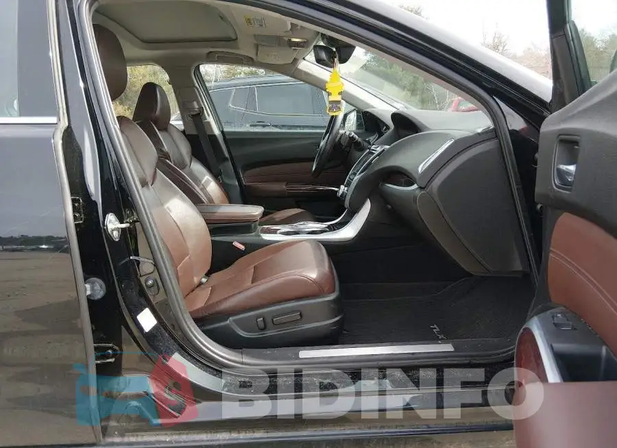 19UUB2F57GA010234 Photo# 5