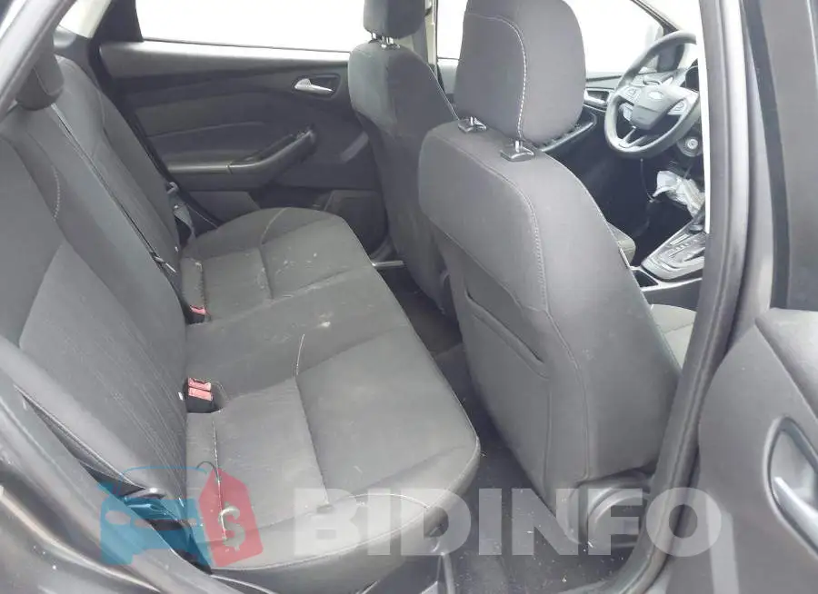 1FADP3F24JL329023 Photo# 8