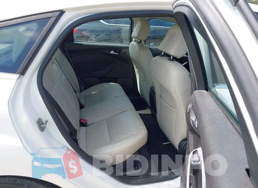 1FADP3N27GL222932 Photo# 8