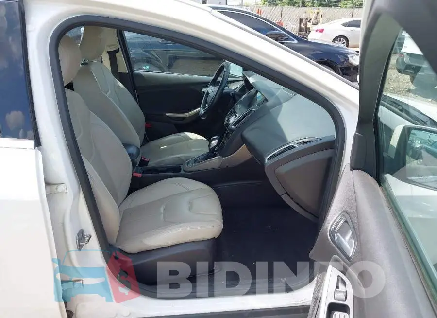 1FADP3N27GL222932 Photo# 5