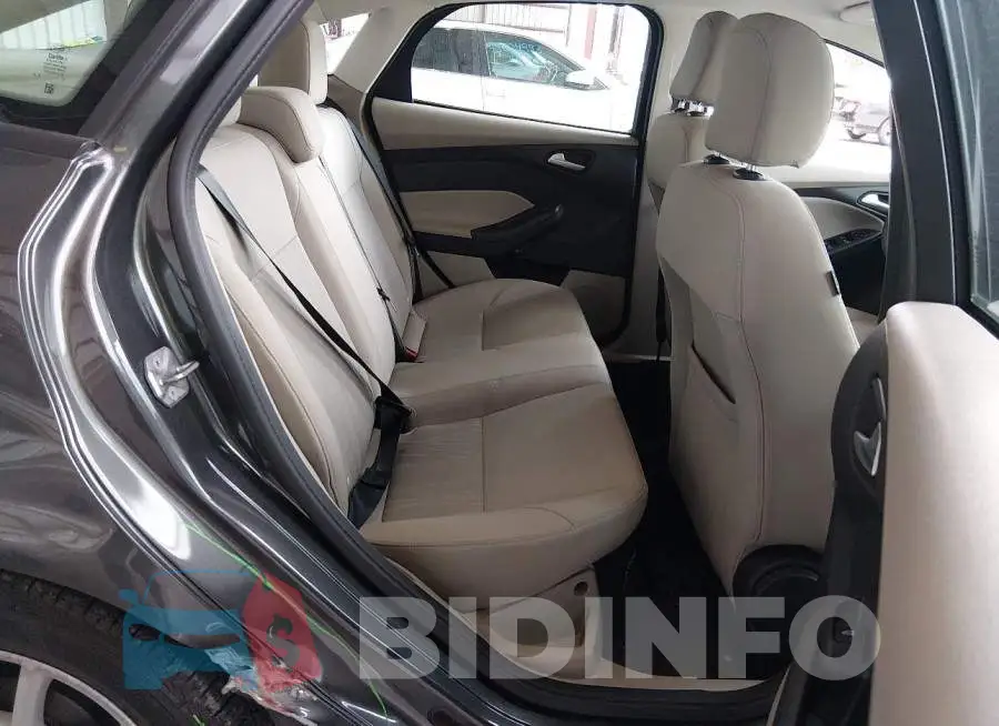 1FADP3F25HL269702 Photo# 8