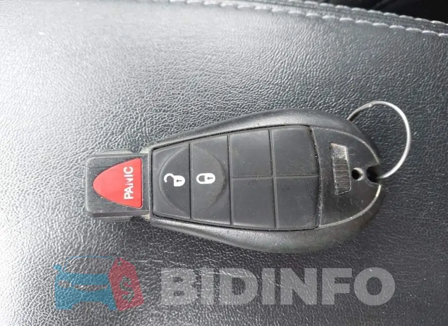 1C4PJLCB1KD272143 Photo# 11