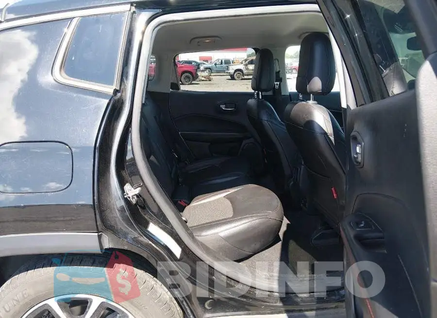 3C4NJDDB8LT232777 Photo# 8