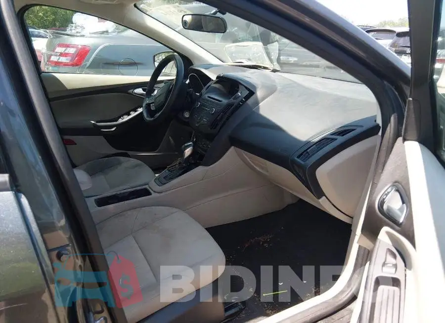 1FADP3F22GL368573 Photo# 5