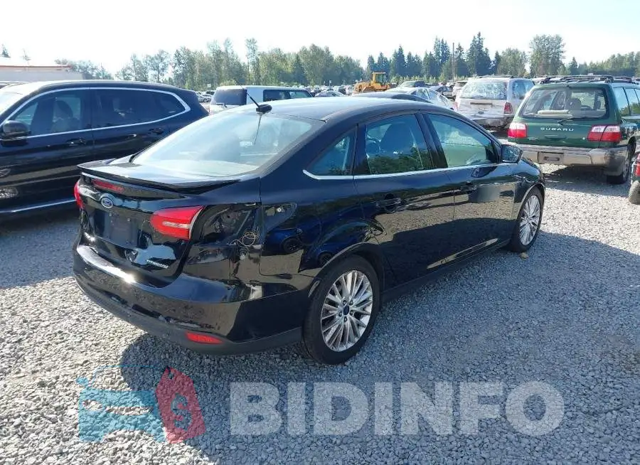 1FADP3J2XHL272621 Photo# 4