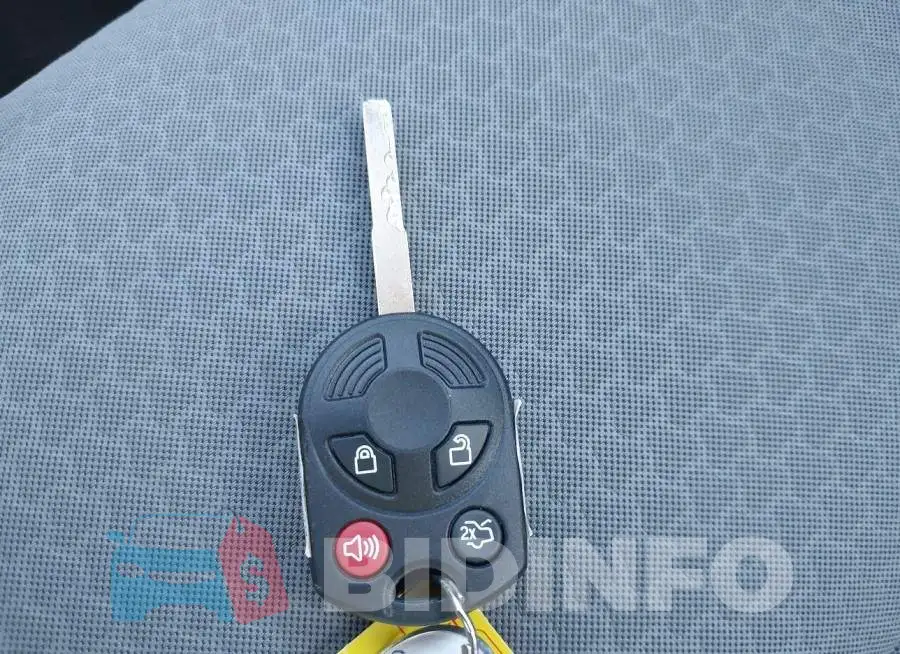 1FADP5AU2JL102059 Photo# 11