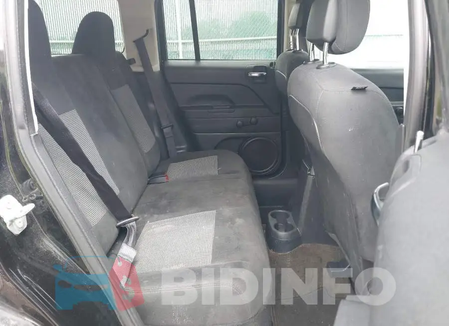 1C4NJPBA2GD706083 Photo# 8