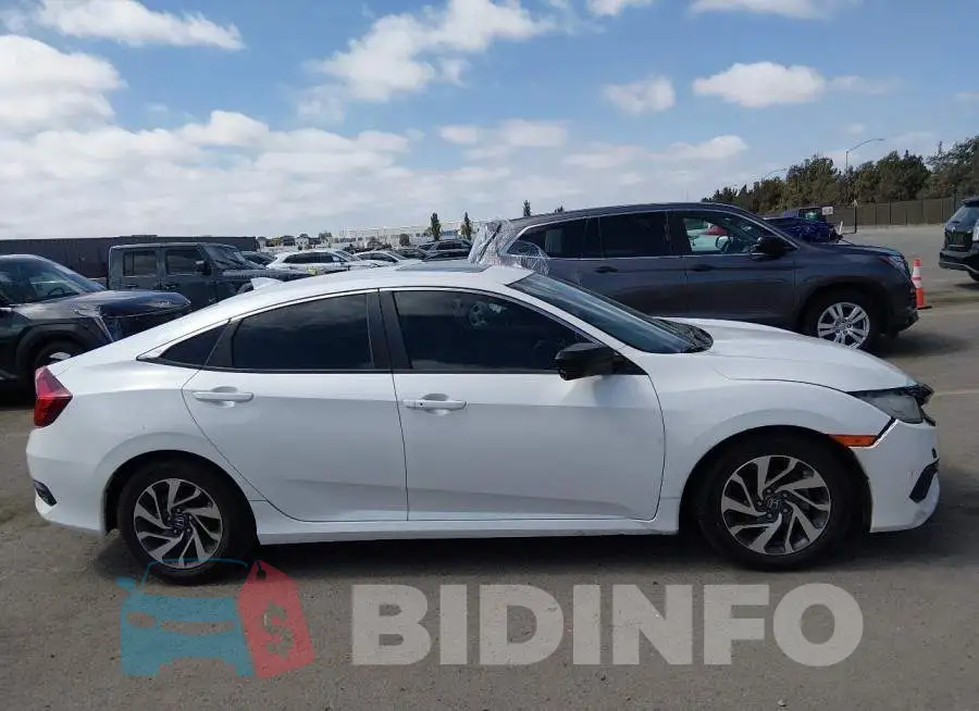19XFC2F75JE043985 Photo# 13