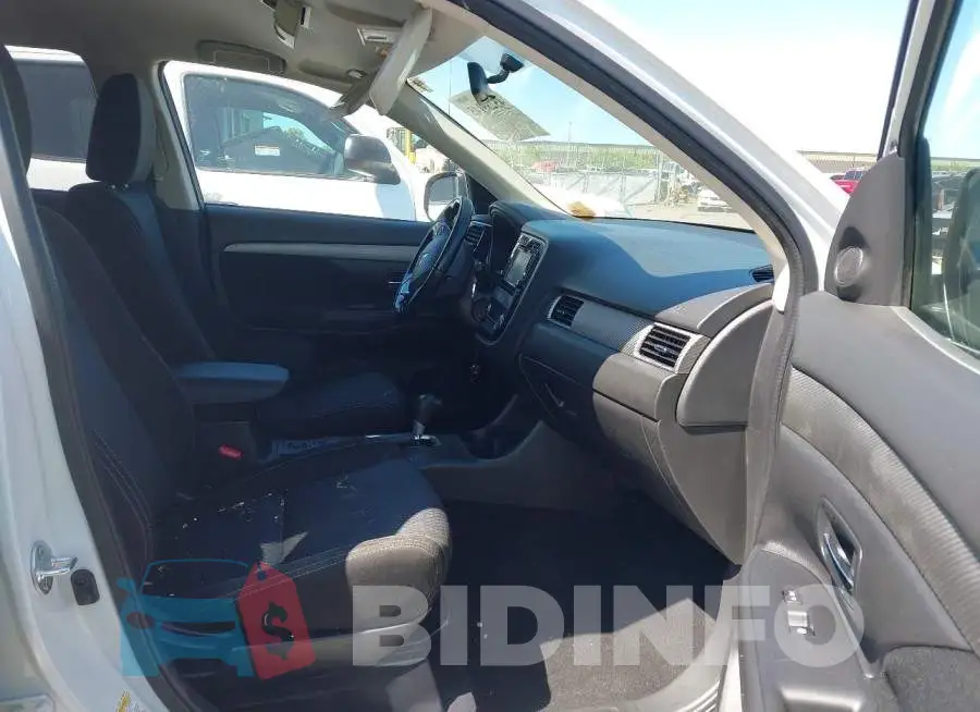 JA4AD3A31GZ043555 Photo# 5