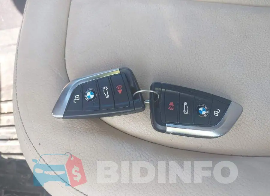 WBXHT3C30J5K28816 Photo# 11