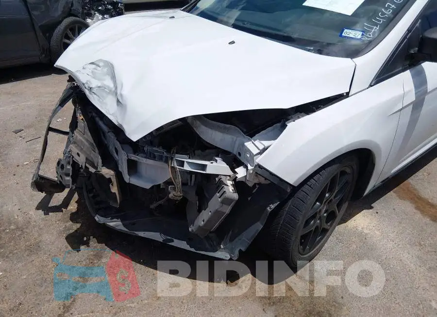 1FADP3E28JL330743 Photo# 6