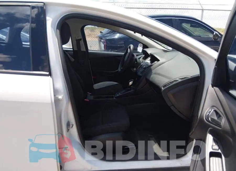 1FADP3E28JL330743 Photo# 5