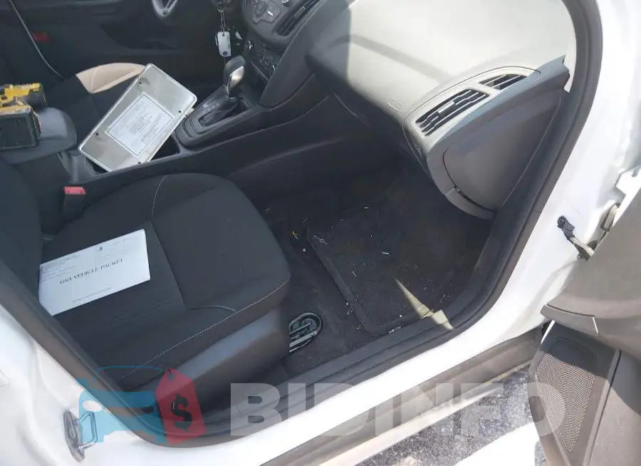 1FADP3F2XJL328782 Photo# 5