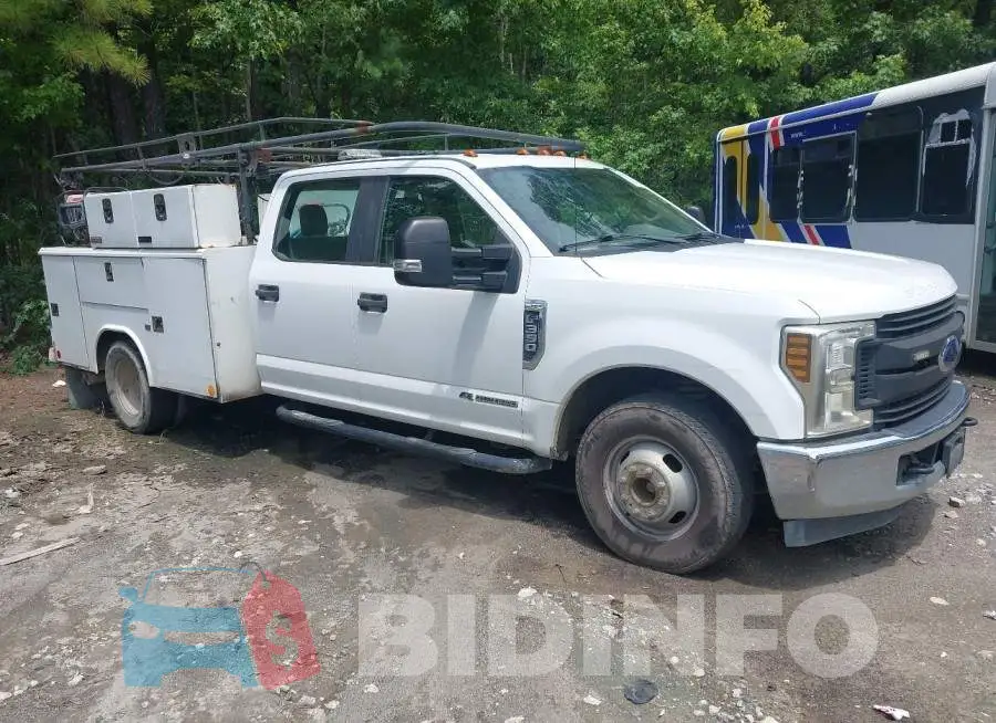 1FD8W3GT7JEC27608 Photo# 1