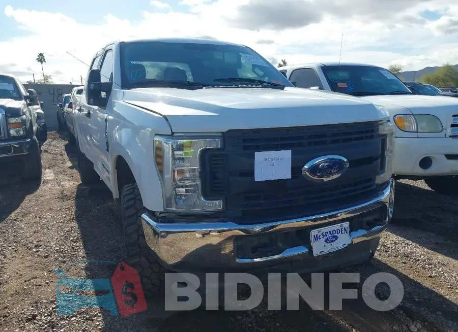 1FT7W2BT2JEB11329 Photo# 11