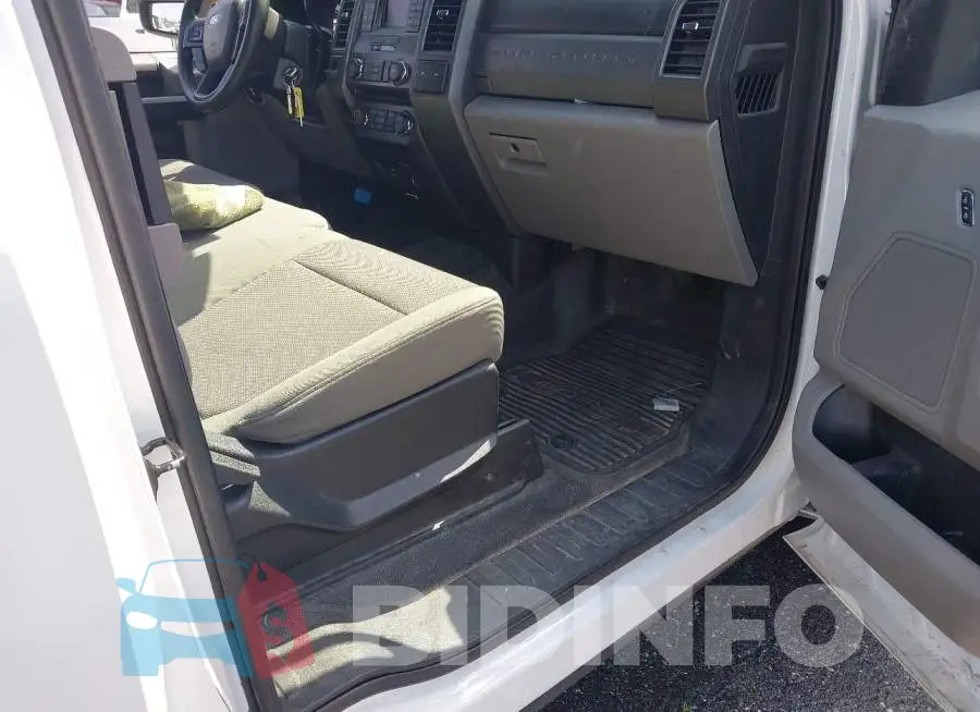 1FT7X2A65JEC22143 Photo# 5