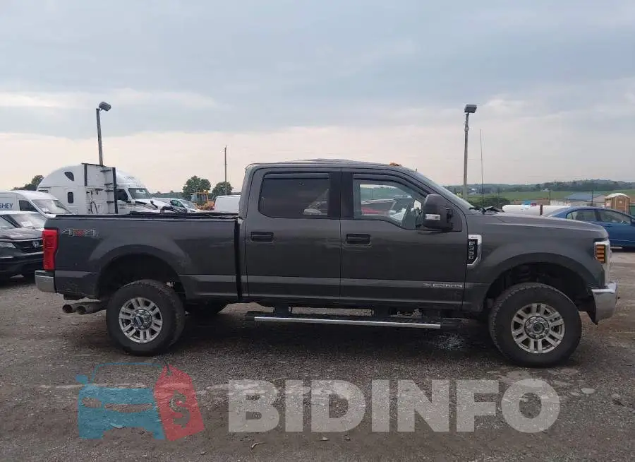 1FT8W3BT1JEB34675 Photo# 13