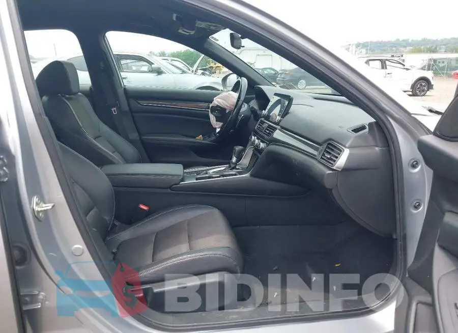 1HGCV1F33KA172592 Photo# 5