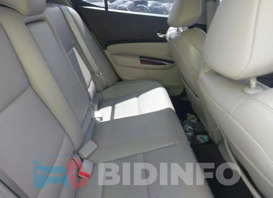 19UUB2F5XHA001268 Photo# 8