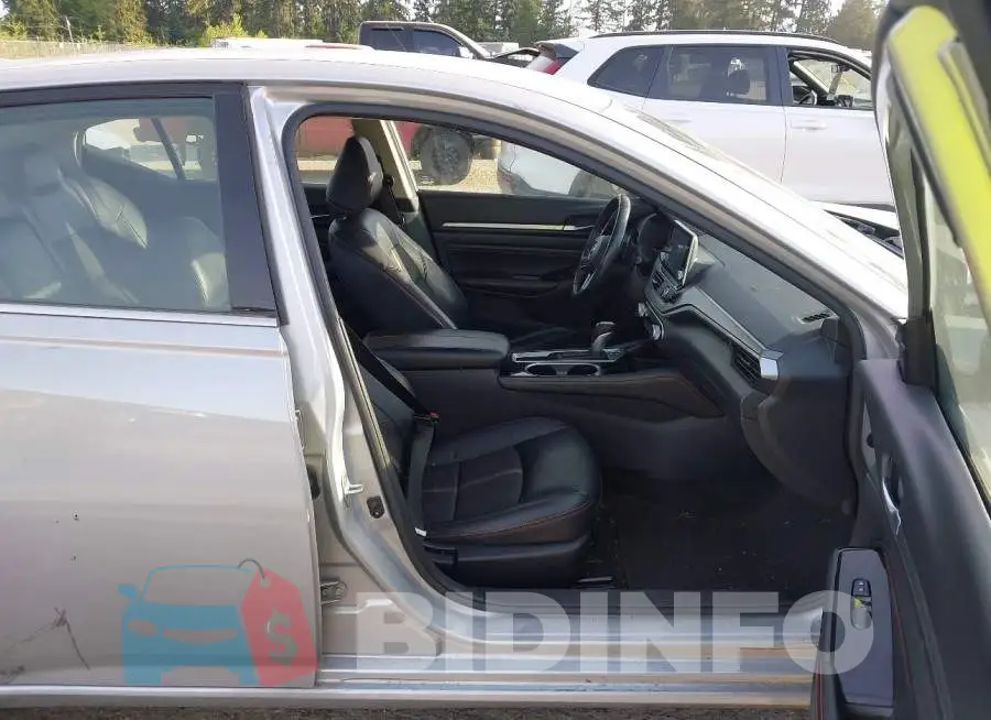 1N4BL4CV3PN381747 Photo# 5