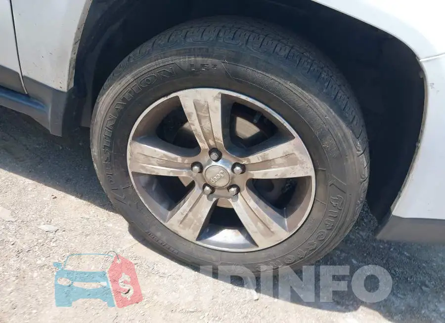1C4NJDEB4GD773030 Photo# 12
