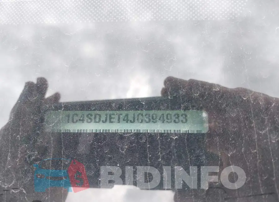 1C4SDJET4JC394933 Photo# 9