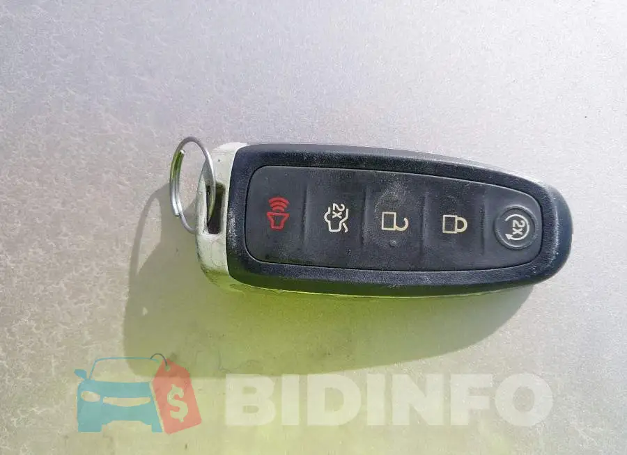 1FADP3N27JL285990 Photo# 11