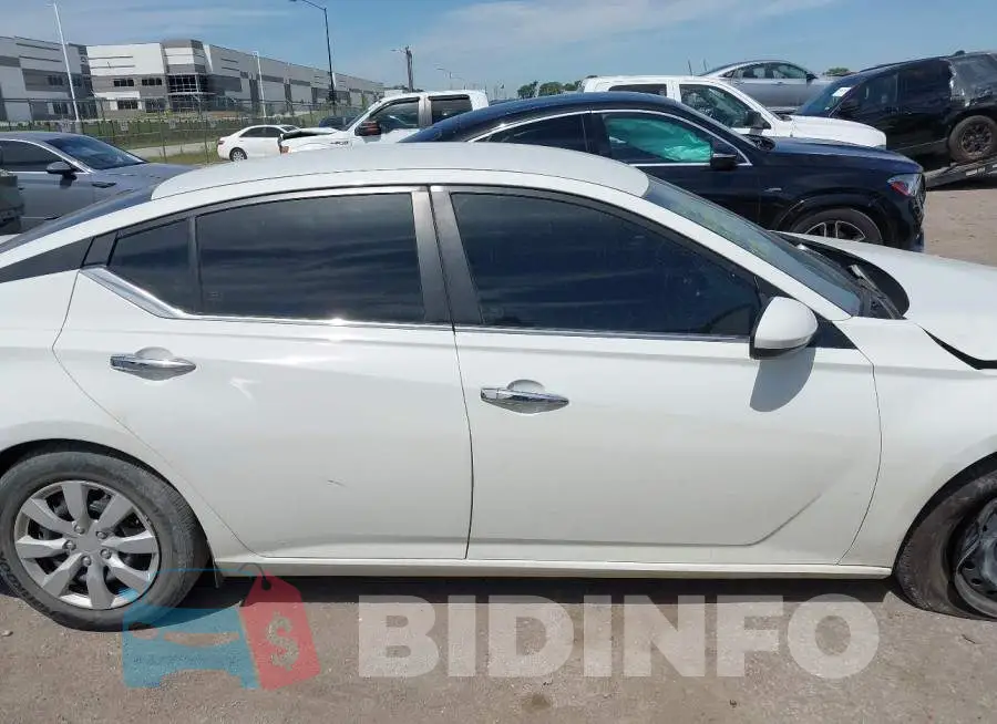 1N4BL4BV1PN399469 Photo# 14