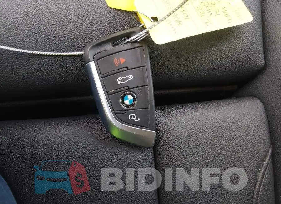 3MW5R1J02M8B83765 Photo# 11