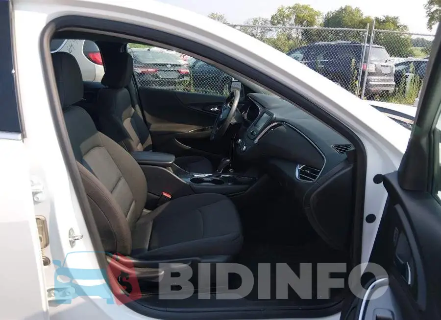 1G1ZD5ST3JF139871 Photo# 5
