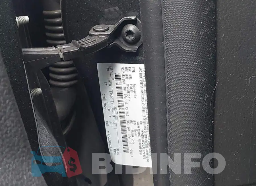 1FADP3E24JL220188 Photo# 9