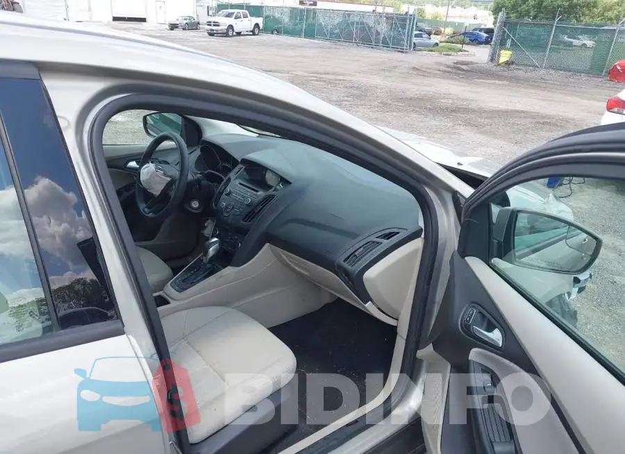 1FADP3F21GL210564 Photo# 5