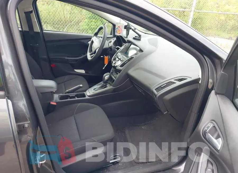 1FADP3M2XJL243637 Photo# 5