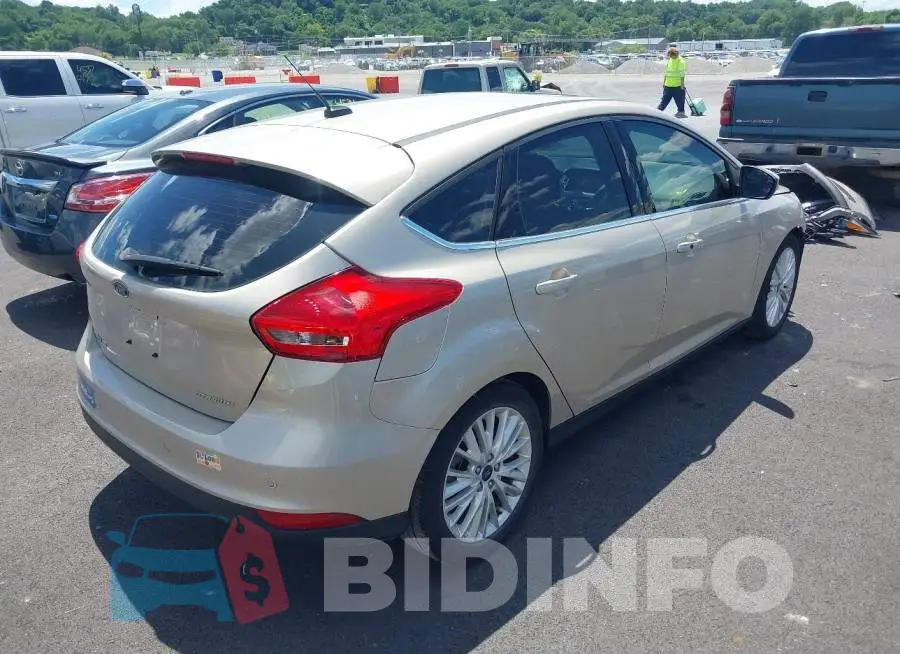 1FADP3N28HL324709 Photo# 4
