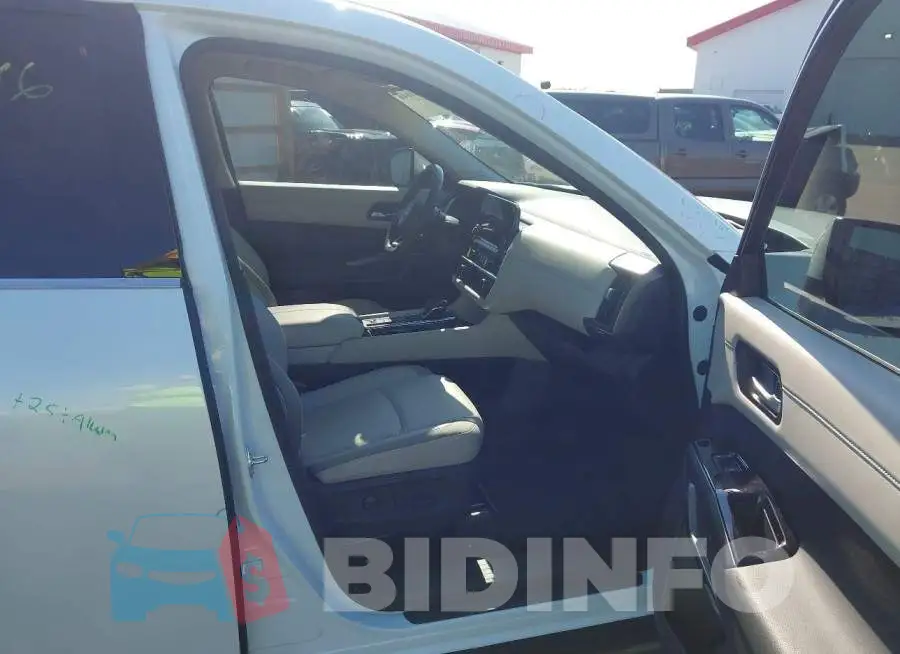 5N1DR3CBXSC261185 Photo# 5