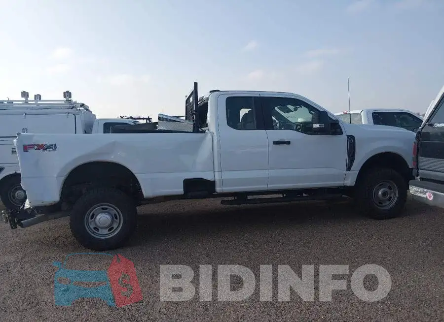 1FT7X2BA2REC22731 Photo# 16