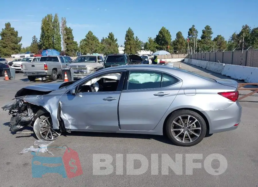 19UUB2F33GA001884 Photo# 14