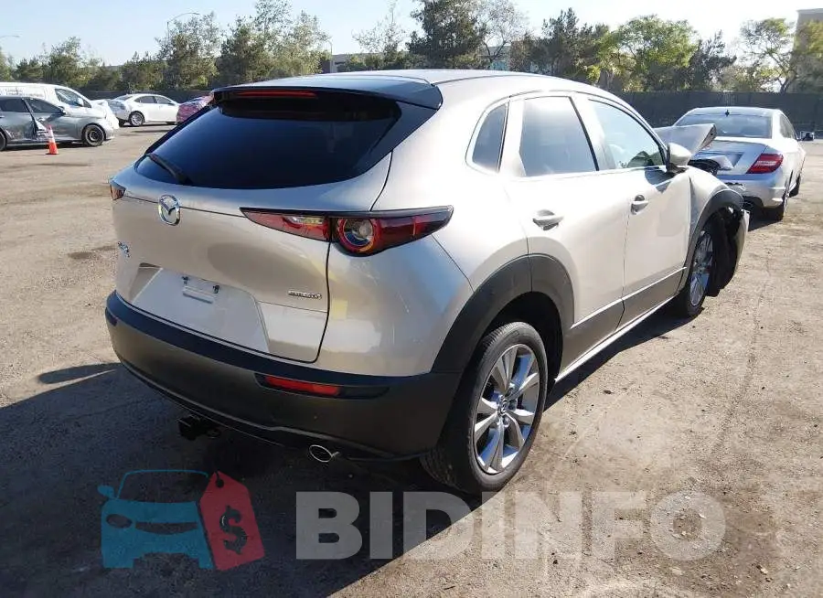 3MVDMBBL7NM458422 Photo# 4