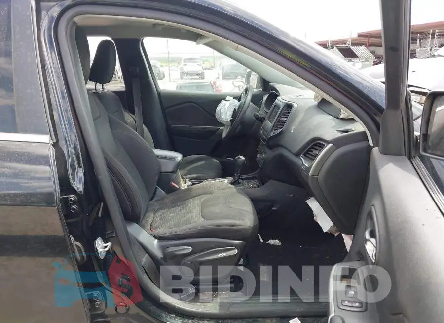 1C4PJLCB6KD144786 Photo# 5
