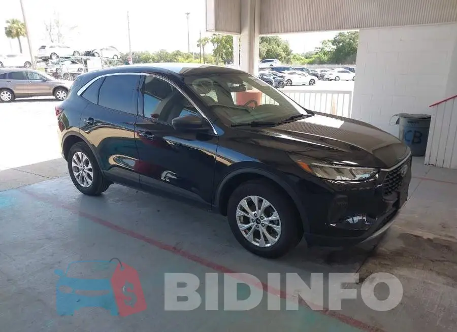 1FMCU9GN7PUA11082 Photo# 1