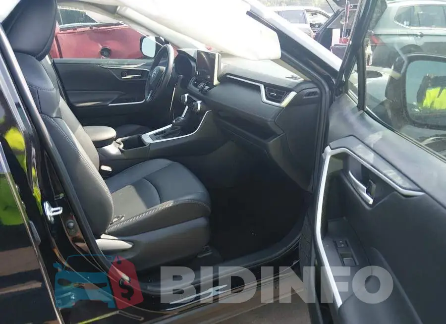 2T3C1RFV6SC321073 Photo# 5