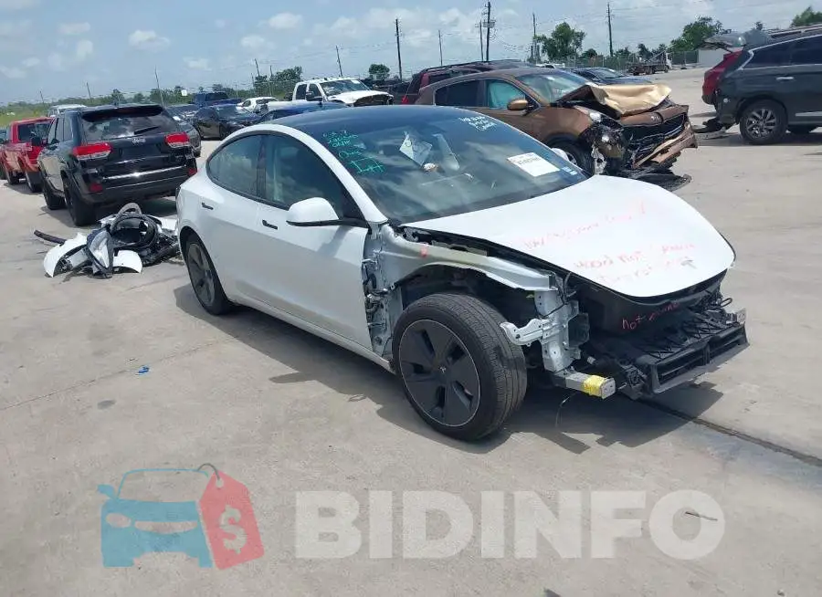 5YJ3E1EB4NF240515 Photo# 1