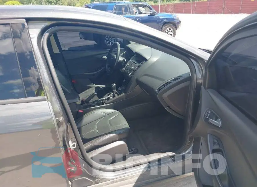 1FADP3F28GL390111 Photo# 5